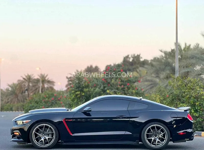 Ford Mustang 2017 for Sale in Sharjah Image-2