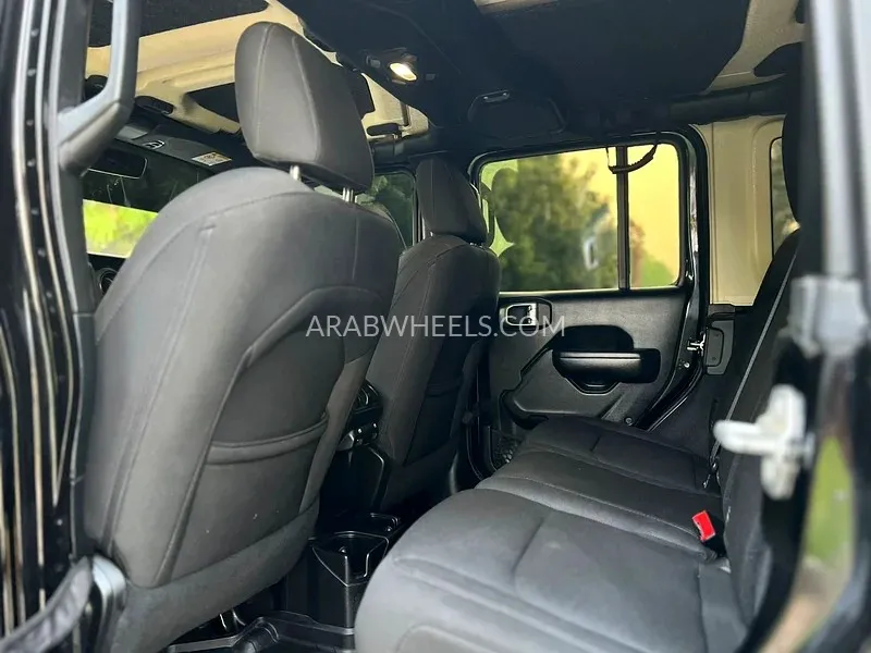 Jeep Wrangler 2018 for Sale in Sharjah Image-6