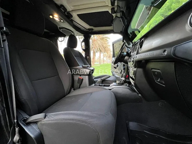 Jeep Wrangler 2018 for Sale in Sharjah Image-16