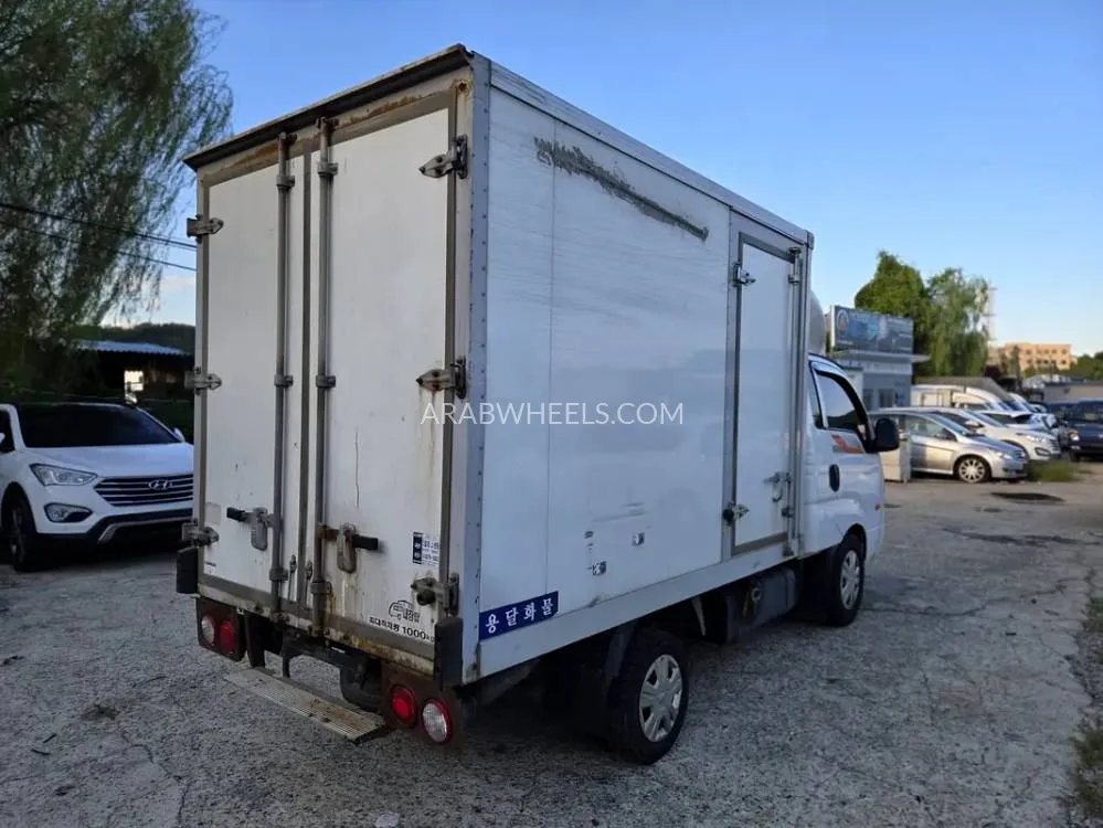 Kia Bongo 2017 for Sale in Sharjah Image-3