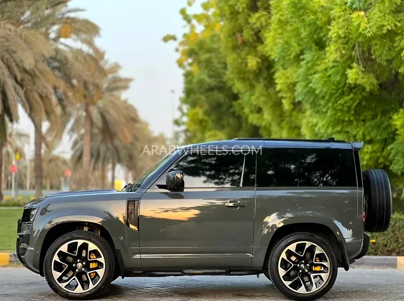 Land Rover Defender 2021 for Sale in Sharjah Image-4