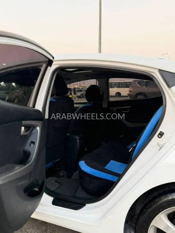 Hyundai Elantra 2012 for Sale in Sharjah Image-9