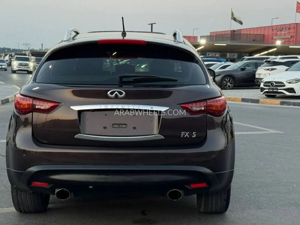 Infiniti FX35 2010 for Sale in Sharjah Image-10