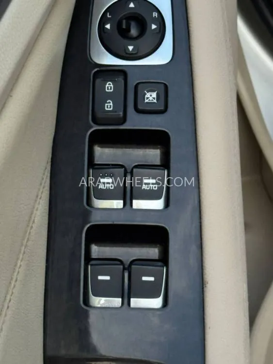 Kia Cadenza 2015 for Sale in Sharjah Image-12