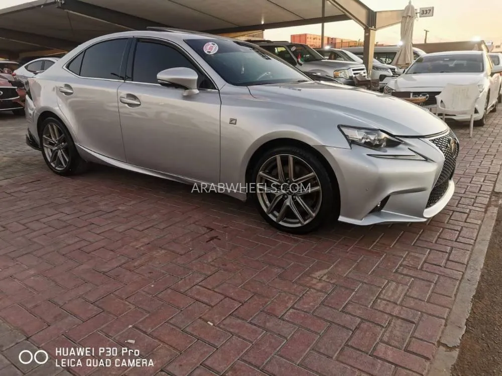 Lexus IS 2014 for Sale in Sharjah Image-2