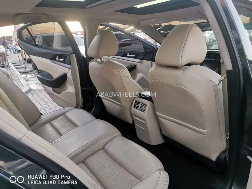 Nissan Maxima 2016 for Sale in Sharjah Image-25