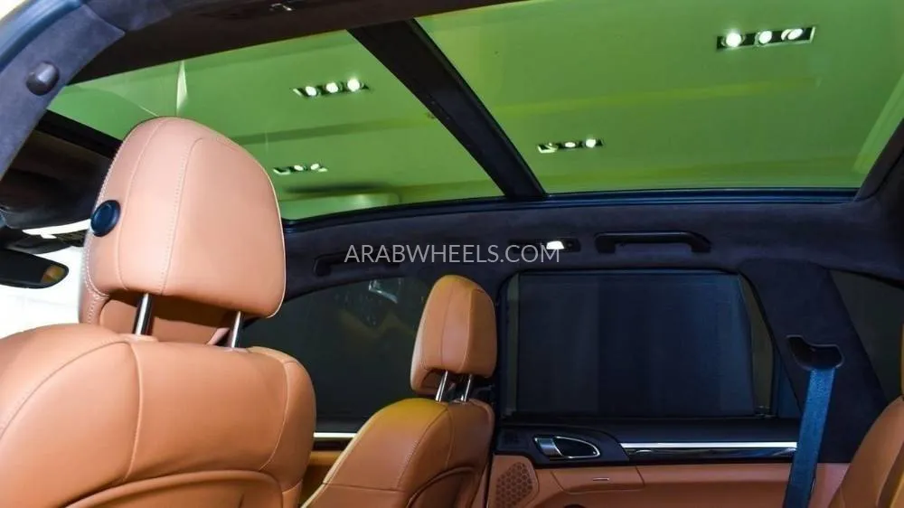 Porsche Cayenne 2016 for Sale in Sharjah Image-13