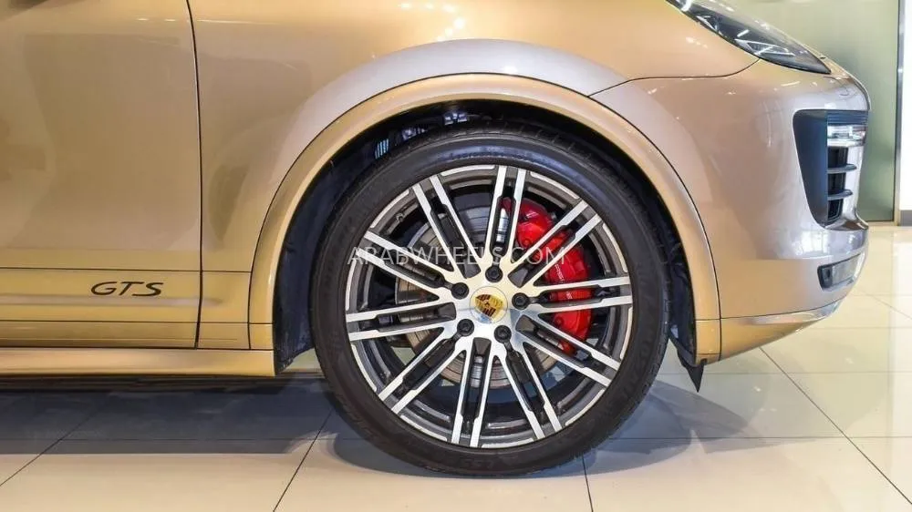 Porsche Cayenne 2016 for Sale in Sharjah Image-16