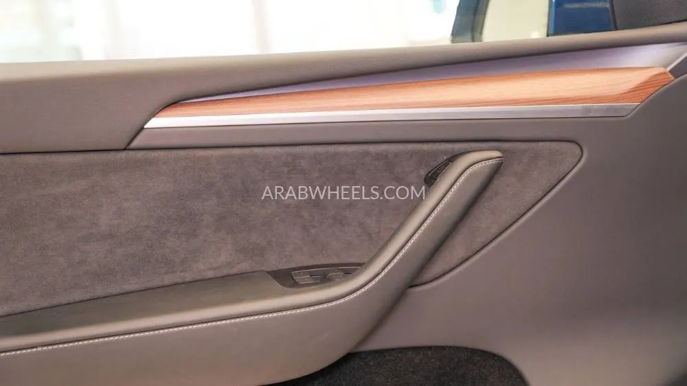 Tesla Model Y 2023 for Sale in Sharjah Image-10