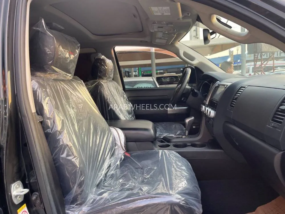 Toyota Sequoia 2021 for Sale in Dubai Image-18