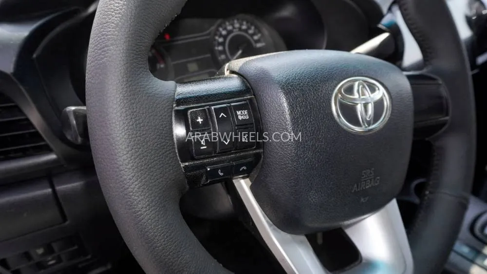 Toyota Hilux 2017 for Sale in Dubai Image-19