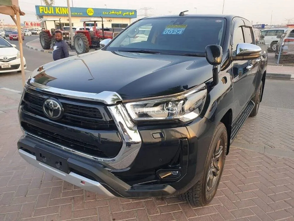 Toyota Hilux 2021 for Sale in Dubai Image-8