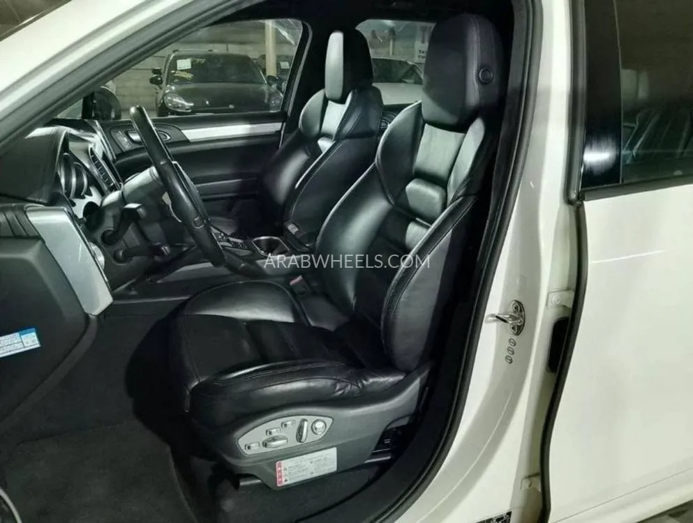Porsche Cayenne 2011 for Sale in Dubai Image-18