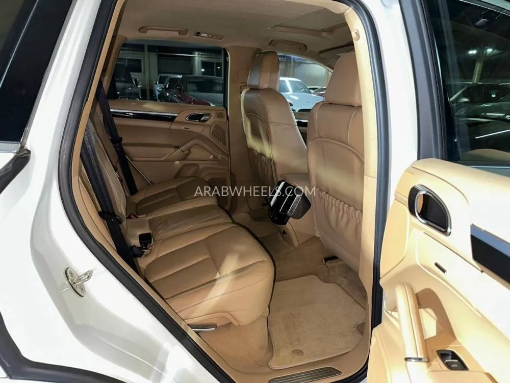 Porsche Cayenne 2012 for Sale in Dubai Image-18