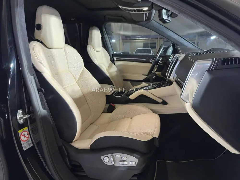 Porsche Cayenne 2016 for Sale in Dubai Image-18