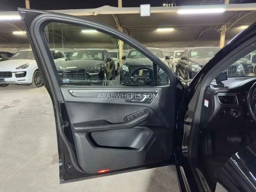 Porsche Macan 2017 for Sale in Dubai Image-19