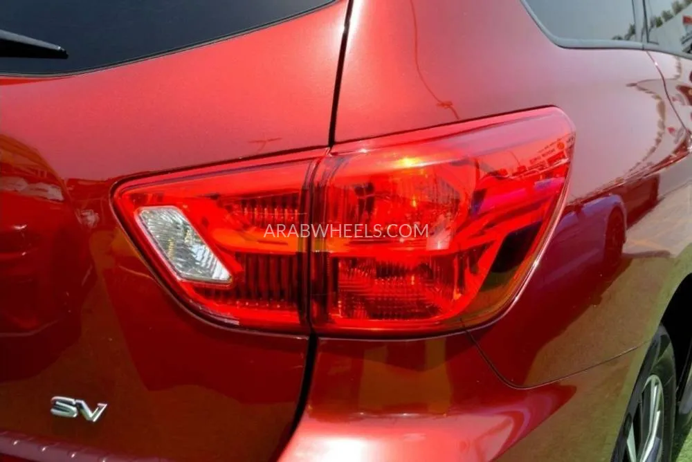 Nissan Pathfinder 2017 for Sale in Sharjah Image-16
