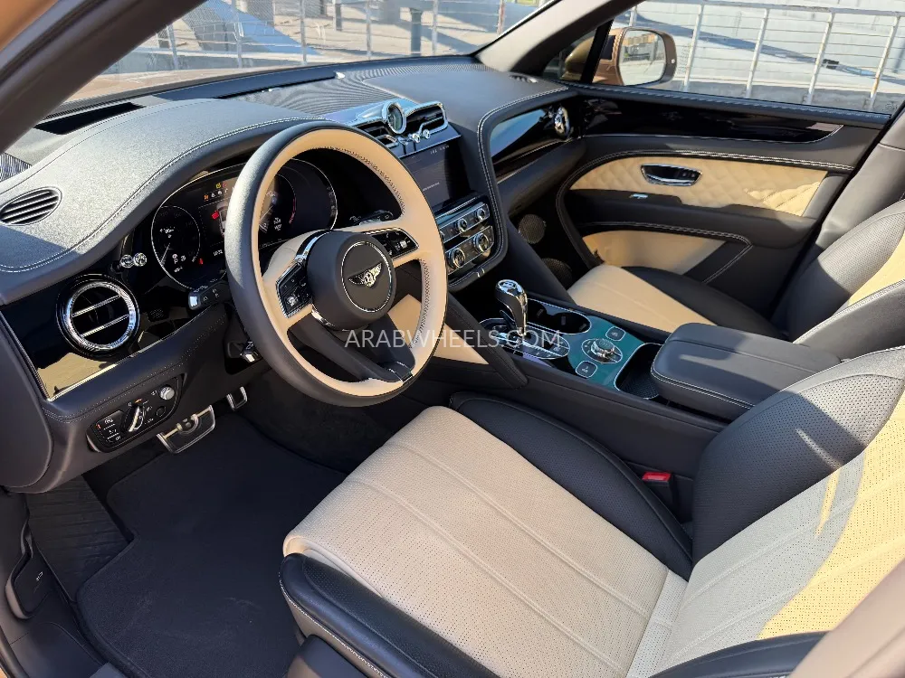 Bentley Bentayga 2022 for Sale in Dubai Image-6