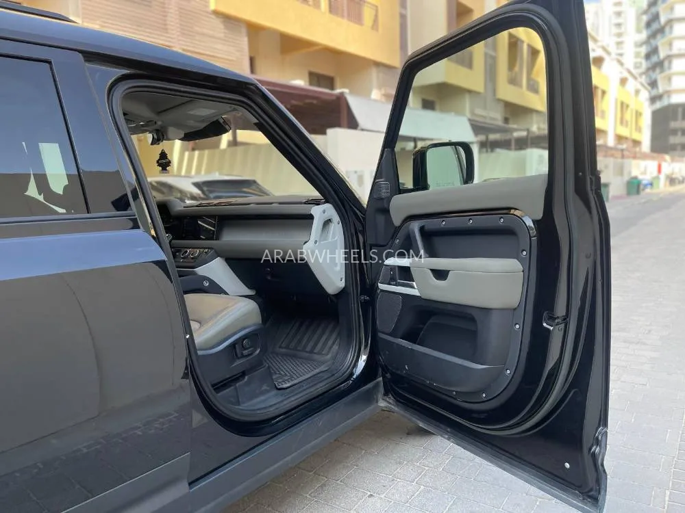 Land Rover Defender 2023 for Sale in Dubai Image-10