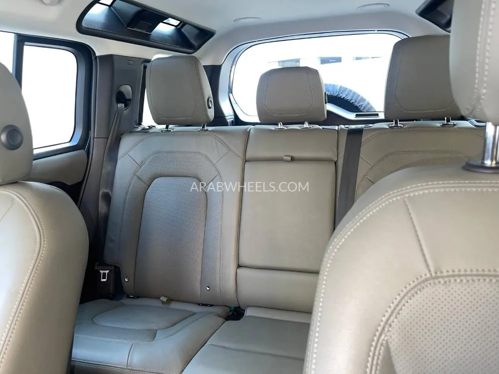 Land Rover Defender 2023 for Sale in Dubai Image-17