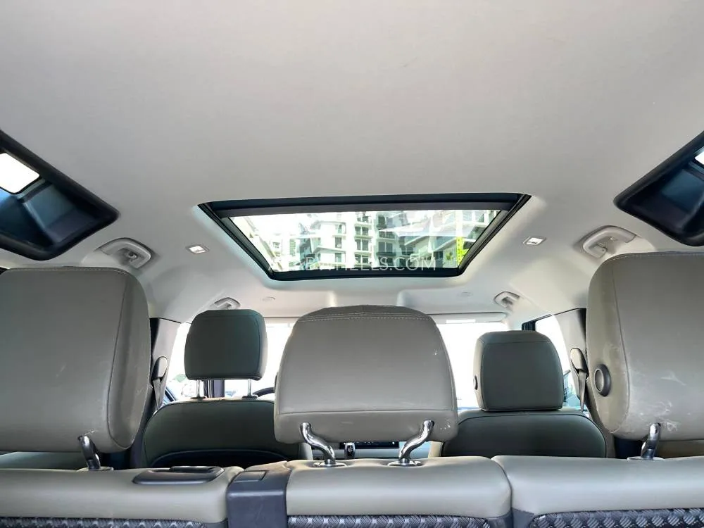 Land Rover Defender 2023 for Sale in Dubai Image-19