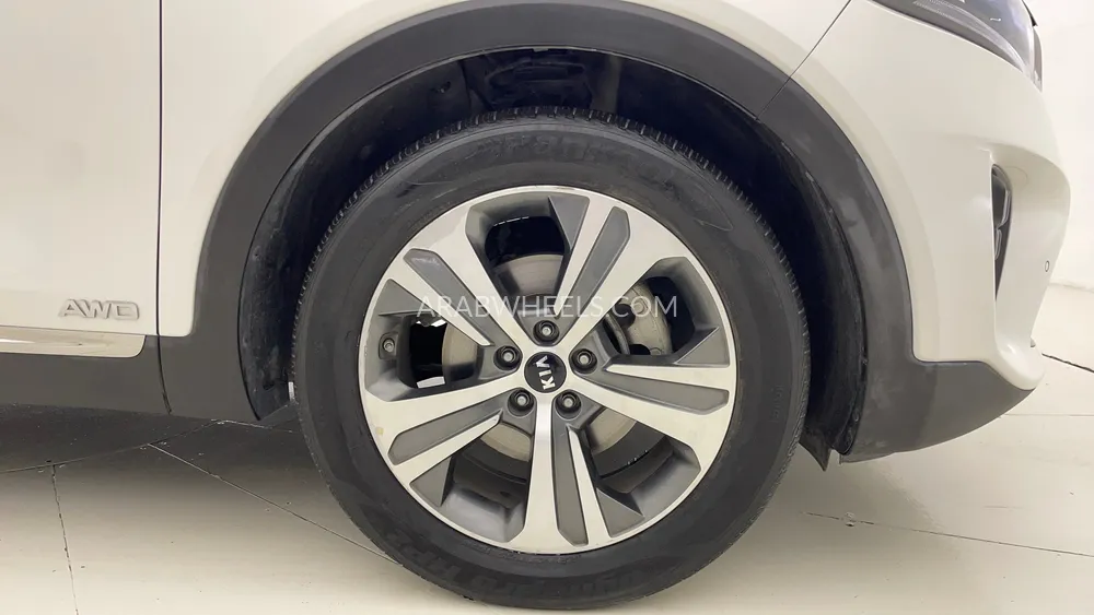 Kia Sorento 2019 for Sale in Dubai Image-10