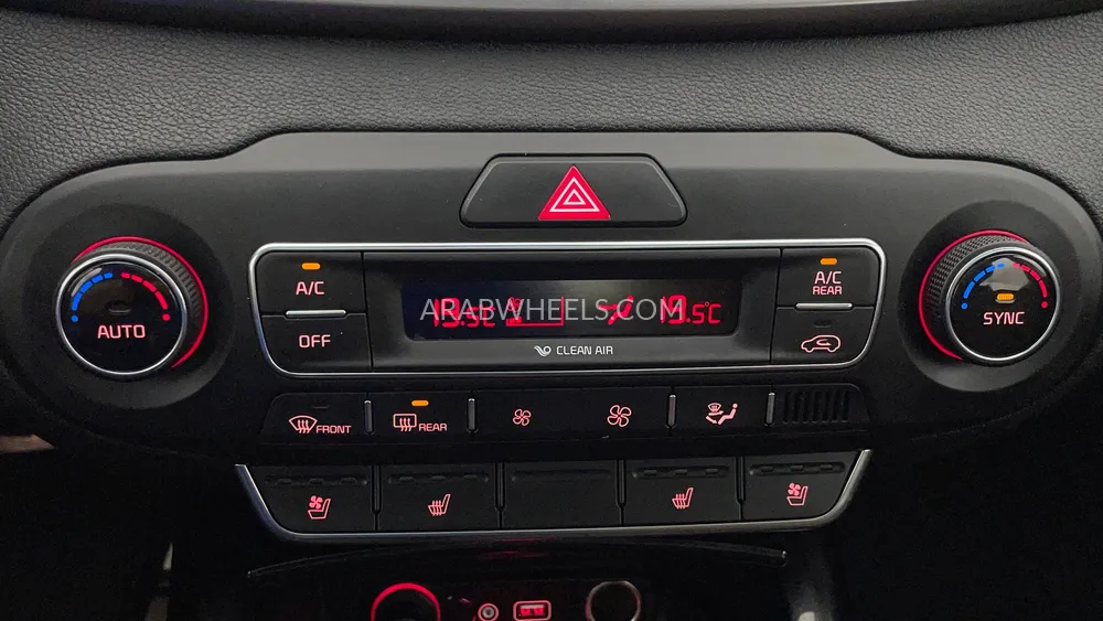 Kia Sorento 2019 for Sale in Dubai Image-58