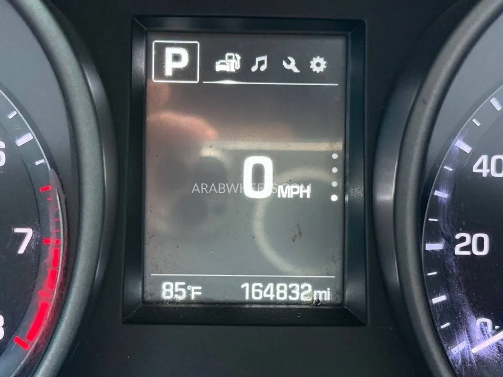 Hyundai Grand Santa Fe 2018 for Sale in Sharjah Image-6