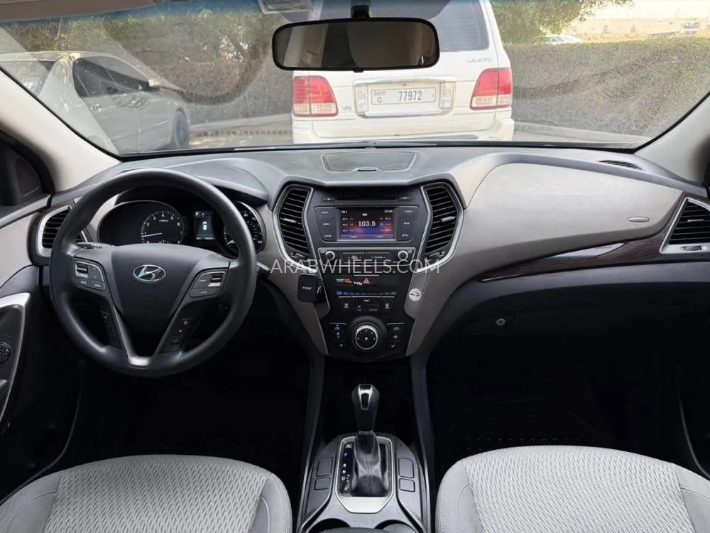 Hyundai Grand Santa Fe 2018 for Sale in Sharjah Image-17