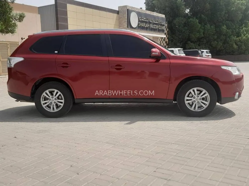 ميتسوبيشي أوتلاندر 2015 for Sale in الشارقة Image-12