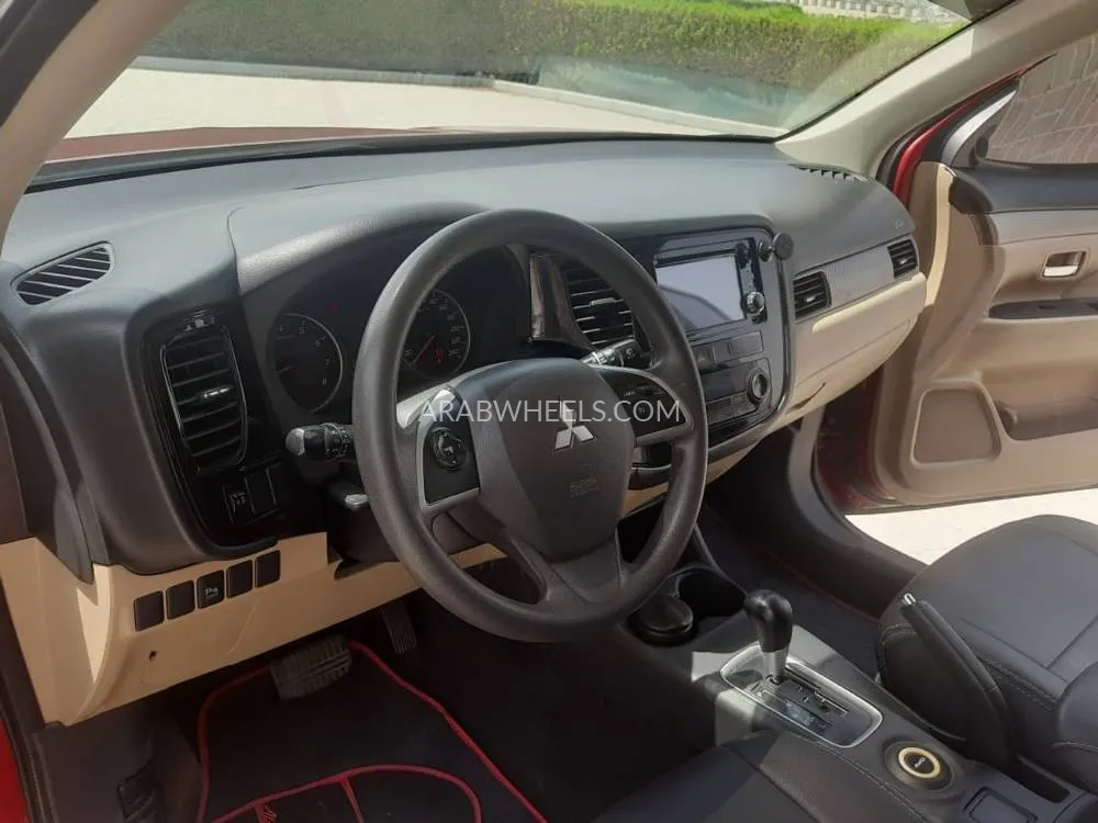 ميتسوبيشي أوتلاندر 2015 for Sale in الشارقة Image-14