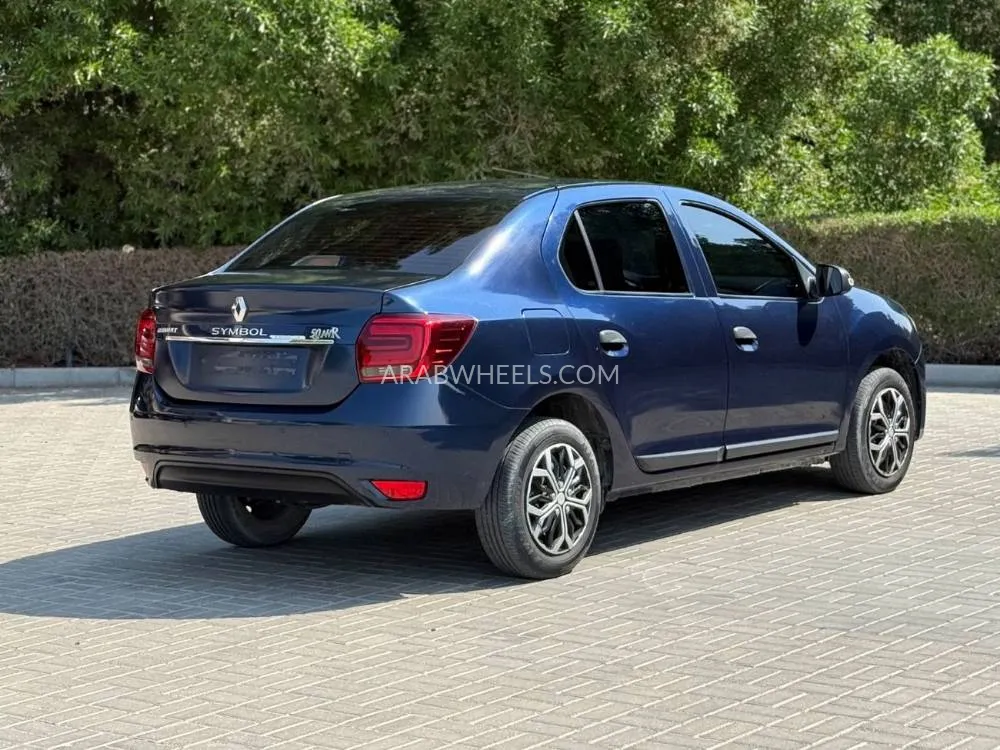 Renault Symbol 2020 for Sale in Sharjah Image-4