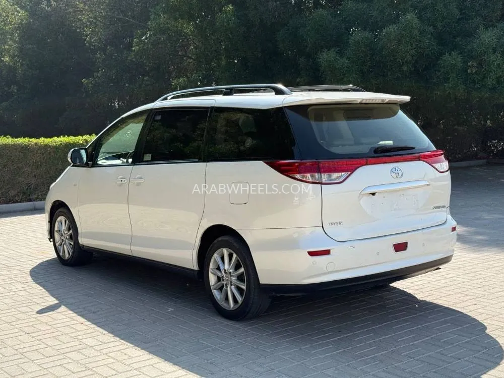 Toyota Previa 2020 for Sale in Sharjah Image-4