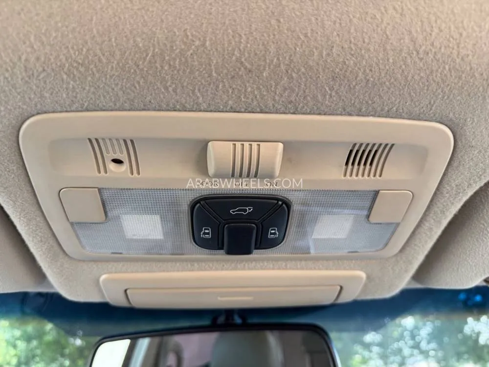 Toyota Previa 2020 for Sale in Sharjah Image-8