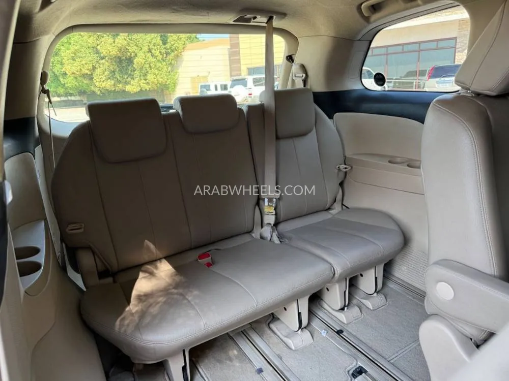 Toyota Previa 2020 for Sale in Sharjah Image-18