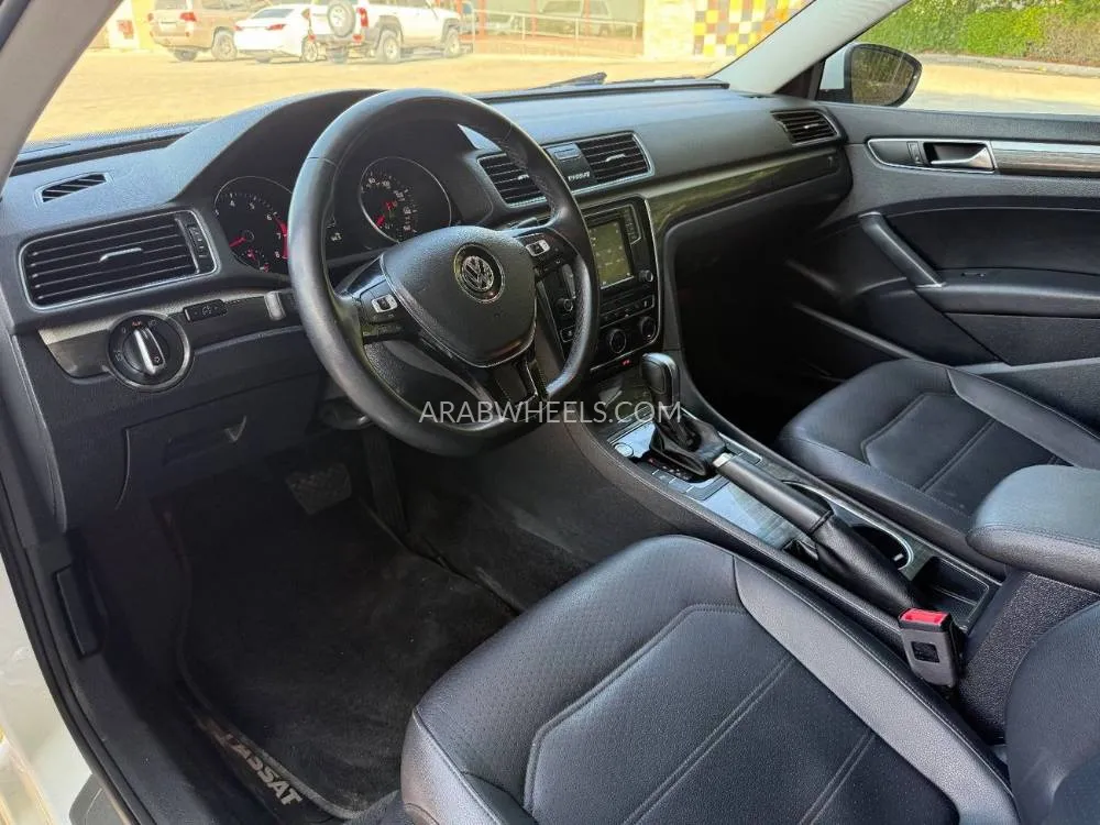 Volkswagen Passat 2018 for Sale in Sharjah Image-16