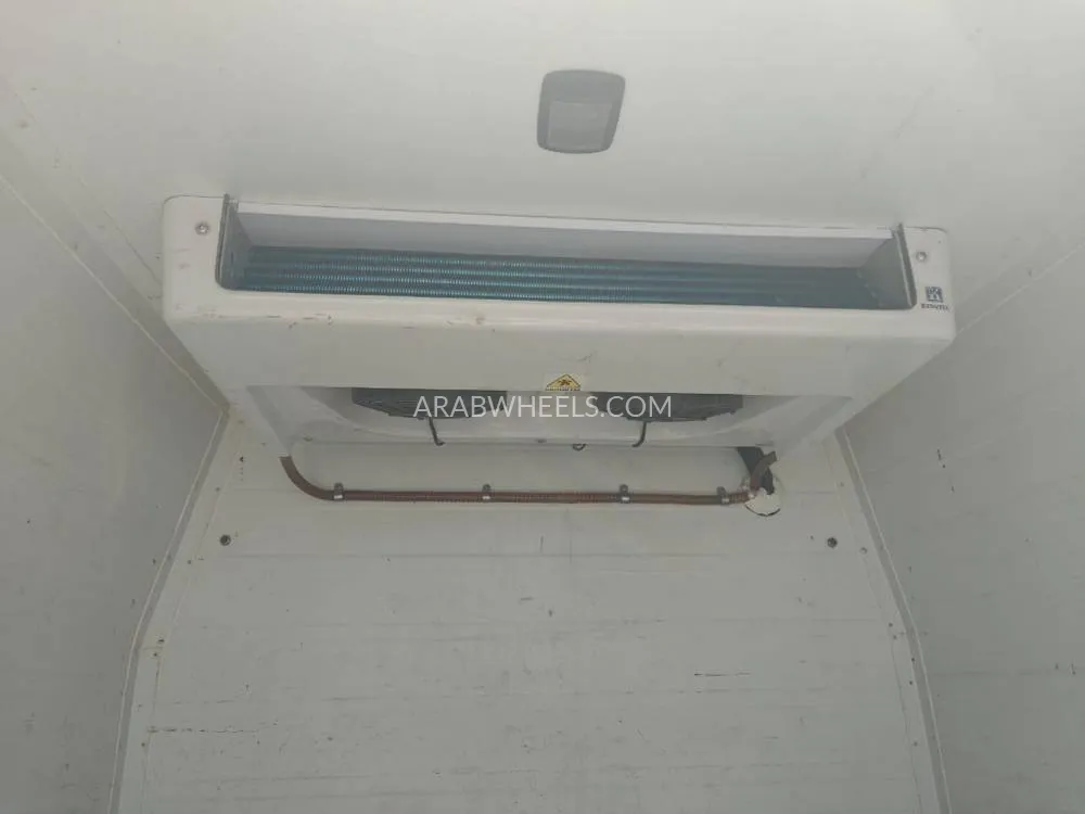 Hyundai H-1 Starex 2019 for Sale in Ajman Image-4