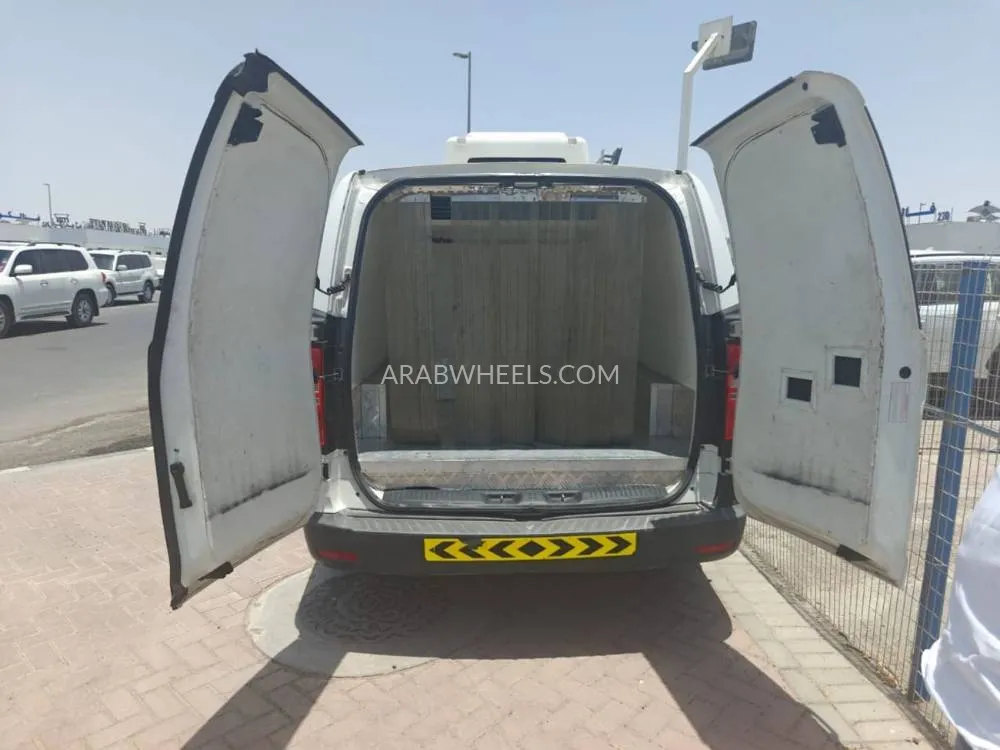 Hyundai H-1 Starex 2019 for Sale in Ajman Image-8