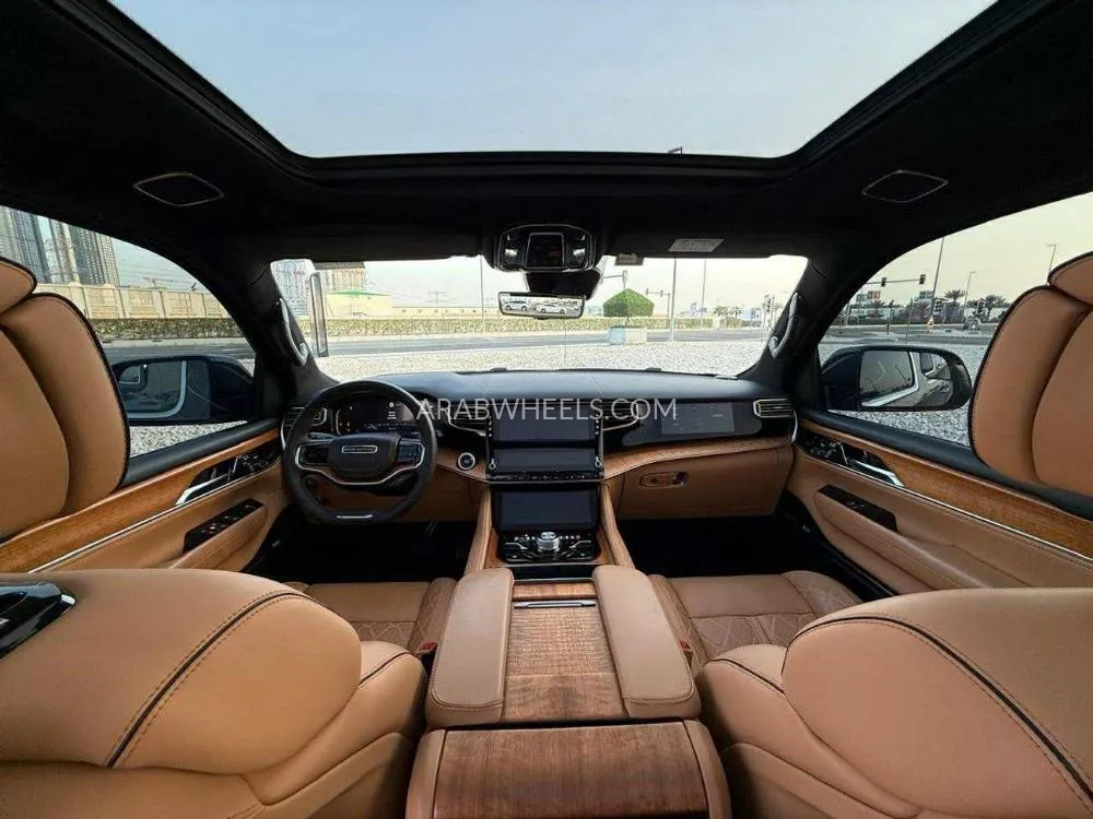 Jeep Grand Wagoneer 2023 for Sale in Dubai Image-8