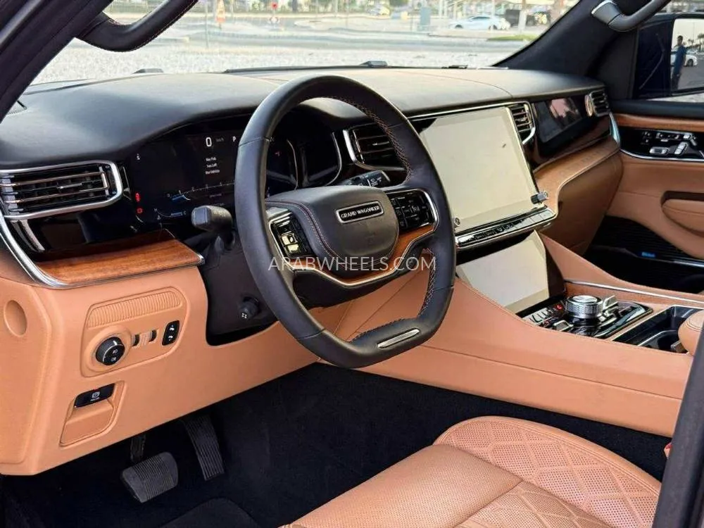 Jeep Grand Wagoneer 2023 for Sale in Dubai Image-9