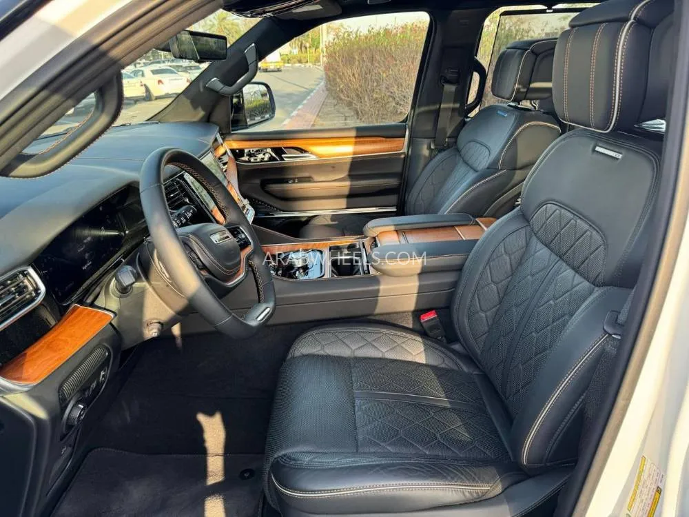 Jeep Grand Wagoneer 2023 for Sale in Dubai Image-4