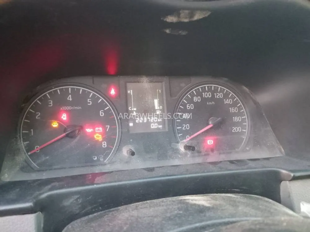 Nissan Urvan 2015 for Sale in Ajman Image-4