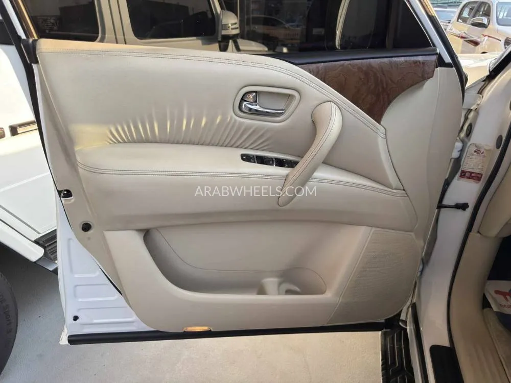 Nissan Patrol 2020 for Sale in Dubai Image-10