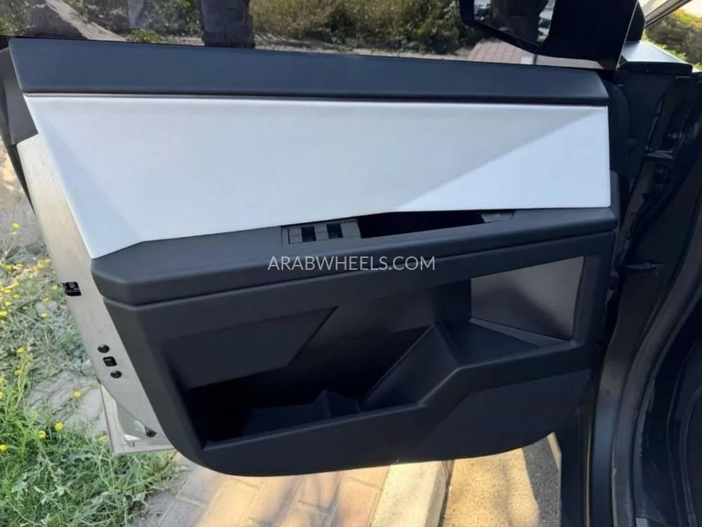 Tesla Cybertruck 2024 for Sale in Dubai Image-12