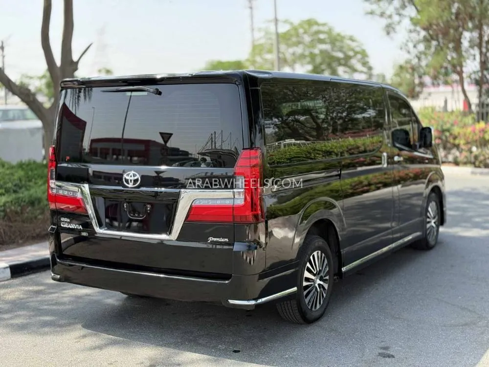 Toyota Hiace 2022 for Sale in Dubai Image-14