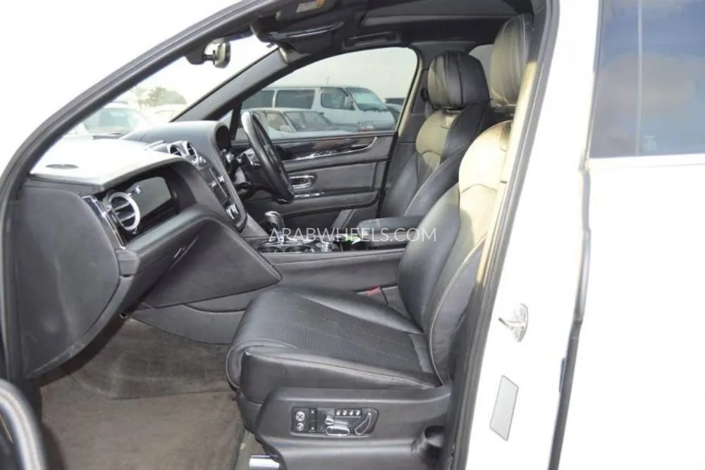 Bentley Bentayga 2017 for Sale in Dubai Image-13