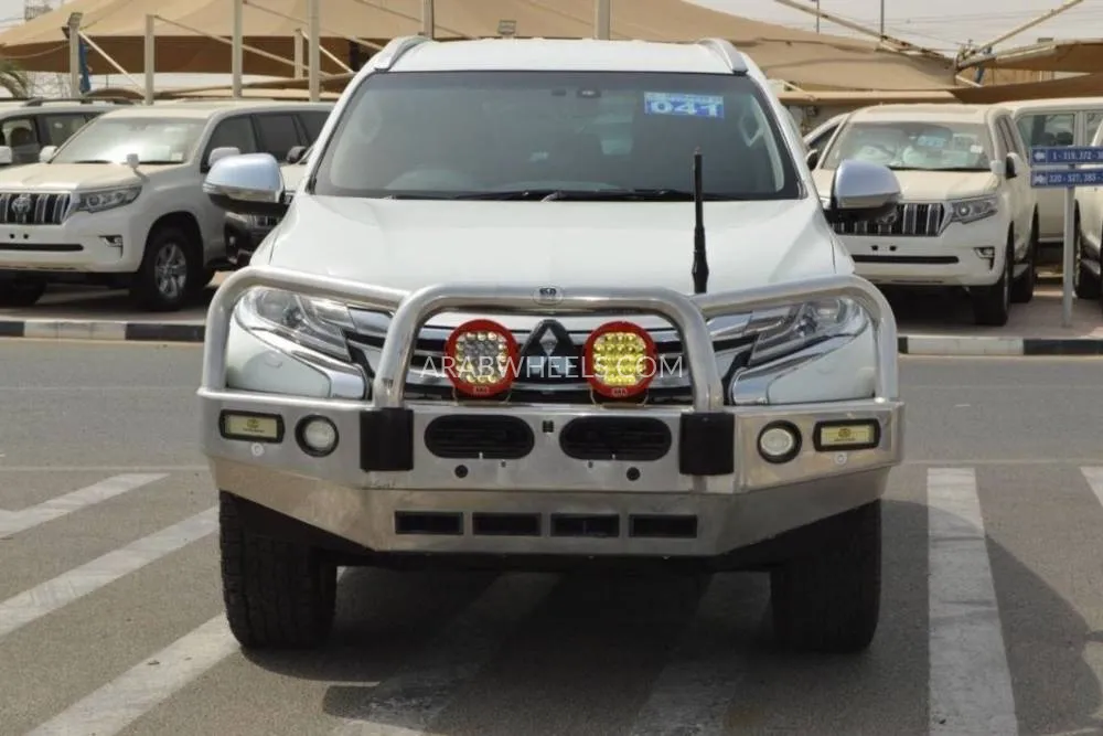Mitsubishi Pajero 2018 for Sale in Dubai Image-3