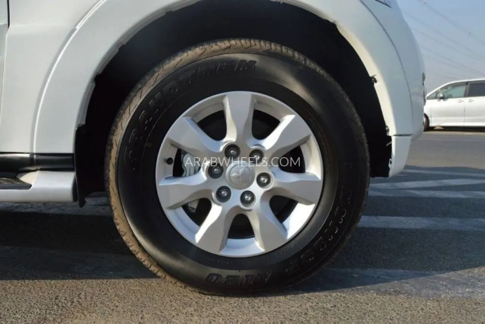 Mitsubishi Pajero 2020 for Sale in Dubai Image-17