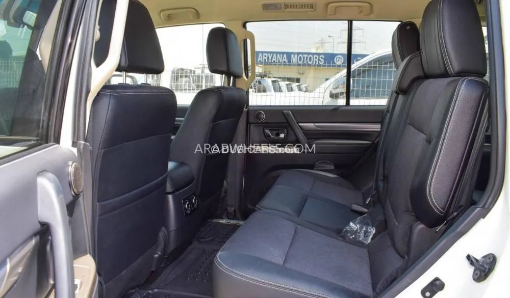 Mitsubishi Pajero 2021 for Sale in Dubai Image-7