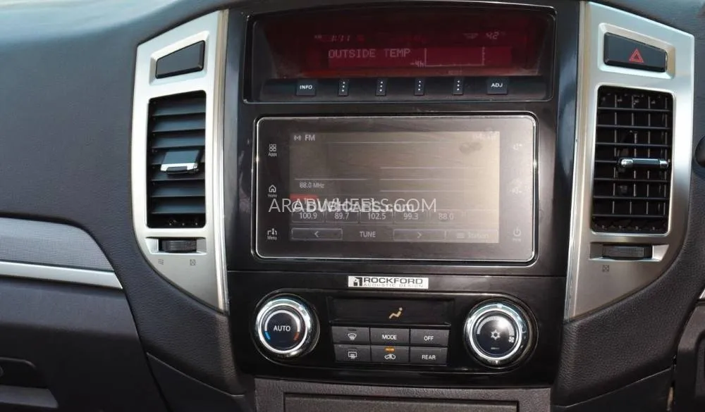 Mitsubishi Pajero 2021 for Sale in Dubai Image-9